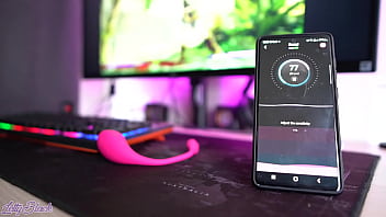 Let’ Play The Game Until Orgasm – Hot Letsplayer Cums From Vibrator