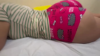 La Hijastra Entra Al Cuarto De Su Padrasto Y El Se Enoja Con Ella, Asi Que A Nalgadas Le Enseña A Respetarlo Dialogos En Español