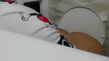 Atrapando El Hermoso Culo De Mi Madrastra En El Ba_o