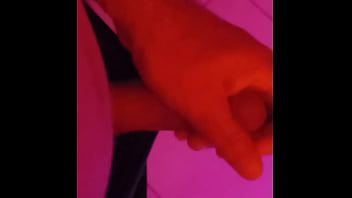 Amar é Sentir Tesão Ao Ver A Esposa Beijando O Comedor E Segurando O Pau