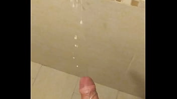 Argentino Dotado Desborda De Leche