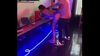 Tengo Sexo Con El Delivery En Una Fiesta Frente A Mis Amigos