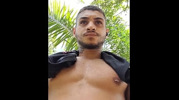 Novinho Batendo Punheta Em Cima Do Tronco De árvore Higor Linz Gozando Jatos De Poha