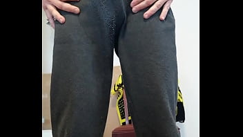 Gaste85 – Wetting-pants, Peeing-in-pants, Peeing-in-living-room, Wetting-living-room – Unknown – 2025 – Incredible – Experience – Video 1235420