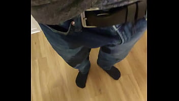 I_m Peeing In The Hallway