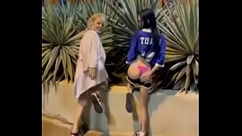 Eu E A Kyra Se Exibindo Na Praça Roosevelt