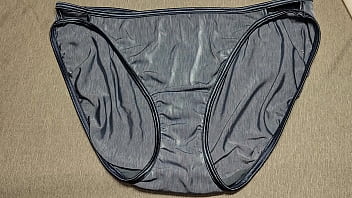 Me Corrí Sobre El Panty Azul Usado De Mi Mejor Amiga