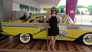 Gostosa Se Masturbando No Restaurante E Se Exibindo Pelada Em Público