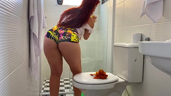 Essa Empregada é Muito Safada, Veio Com Esse Shortinho Para Me Provocar, Fiquei Excitado Com Essa Bunda – redhead, big-ass, gay, brasil, electra, gostosa, puta, brasileira, ruiva, novinha, limpando – Video 1231391