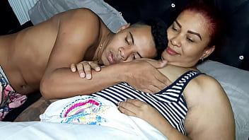 Le Chupo Las Tetas A Mi Madrastra