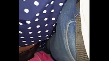 Acosado En La Camioneta Bus De Pasajeros Por Una Chica, Roza Su Espalda Y Su Brazo Con Mi Bulto Y Pene