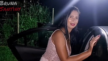 Bruna Dando No Estacionamento Da Boate Luxúria