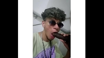 Fumei1 Deu Tesão Fui Caçar Rola Pra Mamar