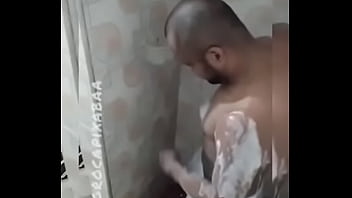 Tomando Banho Pra Ir Visita Meu Amigo