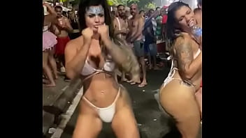 A Gostosa Dan_ando No Carnaval