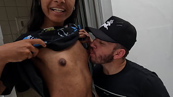 Pitoco Chegou Junto Da Ninfeta E Quer Meter O Ferro