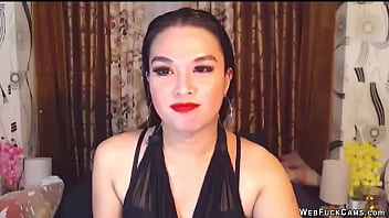 Brunette Babe With Make Up Webcam