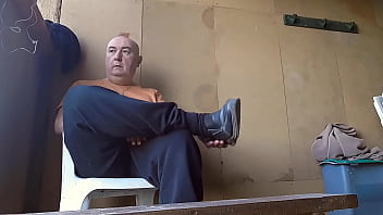 Super Exhibition De Mes Gros Panards Odorants Dans Une Petite Structure Externe ! (film 1)