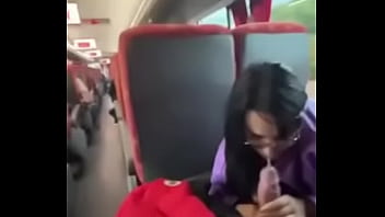 Se La Chupo Y Cogemos En El Bus