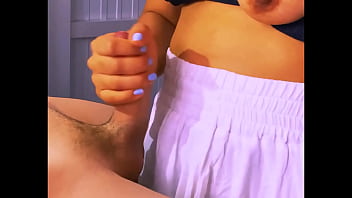 La Madrastra De Juan Se Había Quedado A Tierna En El Apartamento, Y él No Podía Evitar Mirar Sus Curvas Cada Vez Que Pasaba Cerca De él.