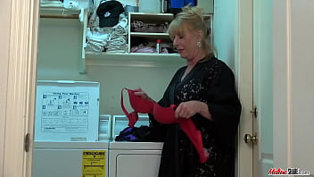 Phoenix Skye Rubs Pussy In The Bathroom After A Great Teaser