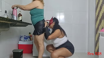 Apresentando Minha Amiga Mirela Balançando Sua Raba Ao Som De Funk E Mamando Dotado