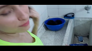 Follandome A La Cachonda De Mi Hermanastra Que Esta Lavando