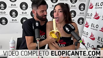 Aura Se Traga La Crema En El Cuarto Picante