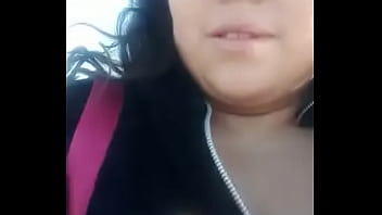 Mia Morrone Enseñando Las Tetas En El Parque