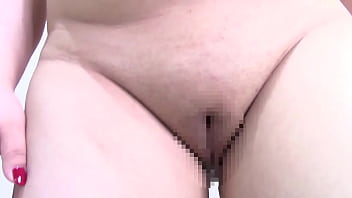 ぽっちゃり巨乳　サテン下着３色にお着換え　サテン下着１　うっすらお〇んこが透けてます_