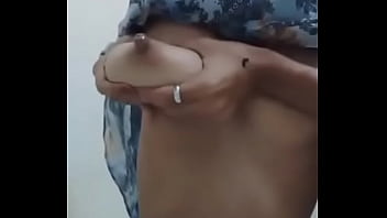 Perrita Sacando Leche _3