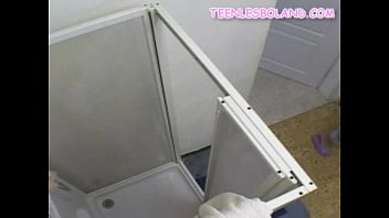 Blondeshavesinshower