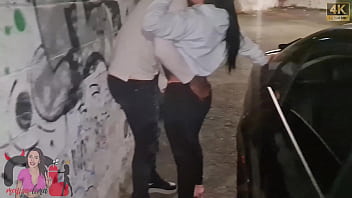 Sai Com O Meu Marido De Casa Apenas Para Comprar Cigarro Mas Ao Encontrar Um Negro Gostoso Parei Para Foder.