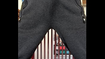 Gaste85 – Wetting-pants, Wetting-floor, Peeing-in-my-pants, Peeing-in-living-room – Unknown – 2025 – Amazing – Show – Video 752230