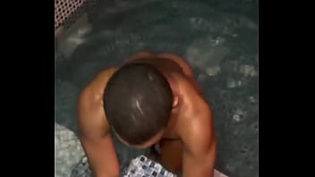 Vizinho Me Chama Na Piscina Do Condomínio Pra Comer O Cú Dele