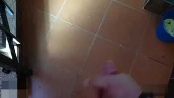 Soltando Mucha Leche A Presión.