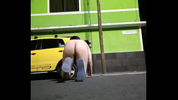 Siendo Una Perrita En La Calle