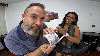 A Milf India Juju Aceita O Desafio De $10.000 Dolares Para Enfiar O Tikinho No Cú