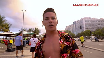 Novinho Safado Tomando Pirocada Dos Amigos Da Rua