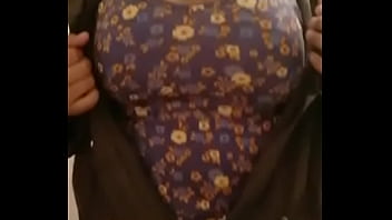 Puta Mostrando Las Tetas