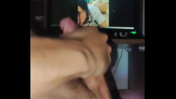 Девушка решила порадовать парня и с скинула ему горячие фото, тот с радостью на них подрочил