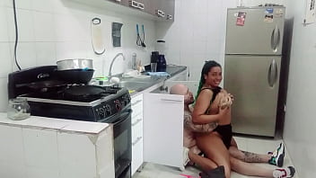 2 Parte, Llamo Al Plomero Para Que Me Revise La Cañería Y Termina Revisando La Profundidad De Mi Coño Con Su Polla