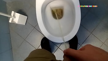 Ziopaperone2020 – Shorts – I Piss In A Public Toilet