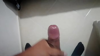 Masturbando Y Eyaculando Leche