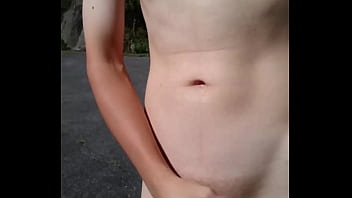 快晴のなか全裸露出(射精有り)