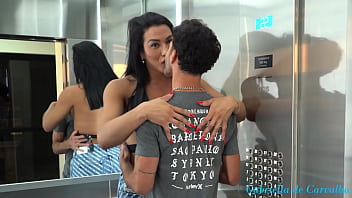 Novinho Chegou Junto Em Mim Na Sacada Do Hotel E Acabei Levando Ele Pra Minha Suite Na Paulista