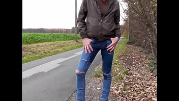 Zerrissene Jeans Vollgepisst