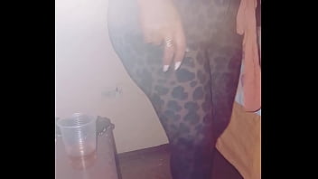 Vecina Desfila En Licra