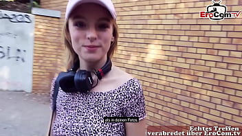 Kleine 18 Jährige Touristin Studentin Verführt Auf Der Straße Zum Outdoor Sex