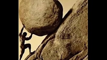 Fazendo A Gatinha Passar Vontade Enquanto Corre Em Vão Atrás De Ração